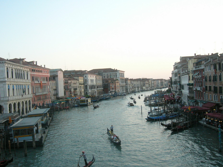2007-05-10 08:26:51: Венеция..Наверное многие поколения после нас уже не увидят...Город на воде к моему глубочайшему сожалению идет ко дну