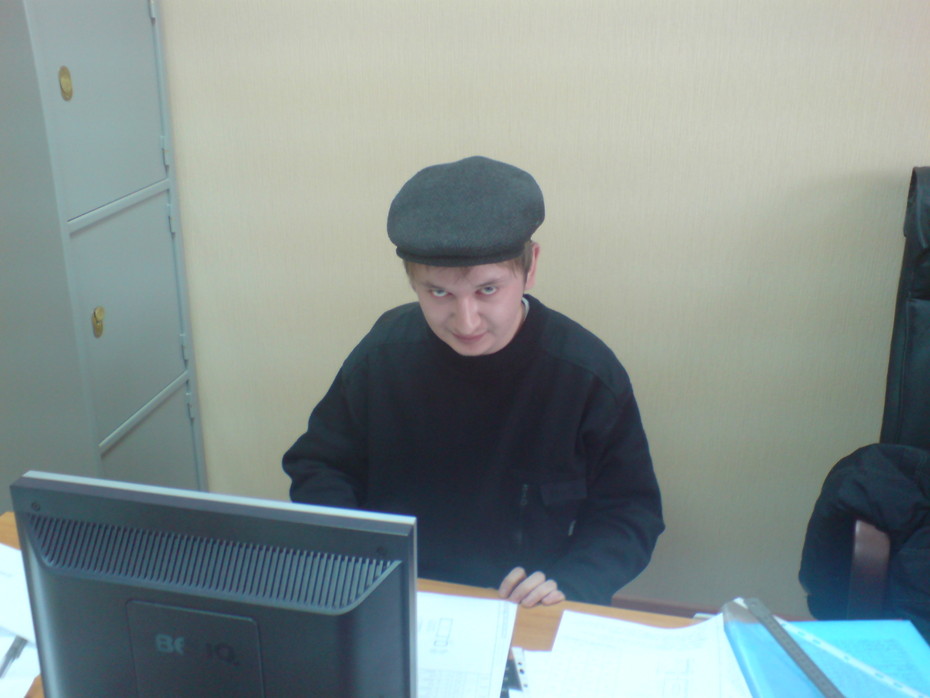 2009-02-27 21:56:14: Дровосек в кэпке добывает бабло на сэмки%)