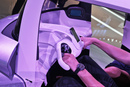 Внутри «малышки» есть все современные навороты – несмотря на свои размеры Peugeot BB1 получила отличную музыку, «навигацию», возможность выхода в интернет и много чего еще... (2009-09-22 15:05:21)