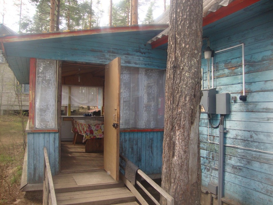 2010-05-11 22:19:03: Вход в домик